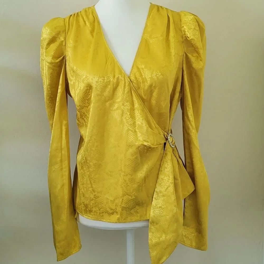 Gorgeous gold blouse sz 8